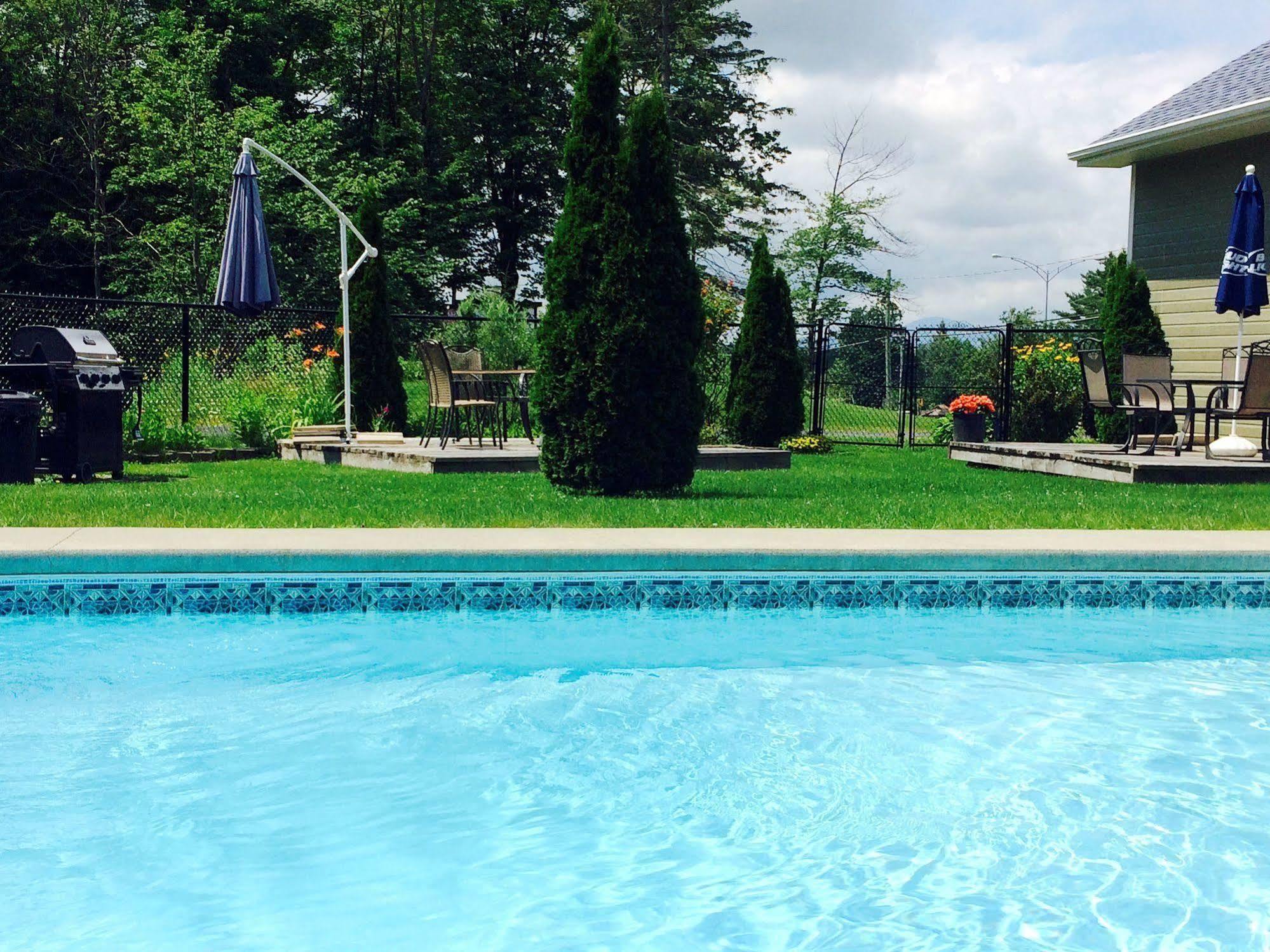 Motel Des Cedres Шербрук Экстерьер фото